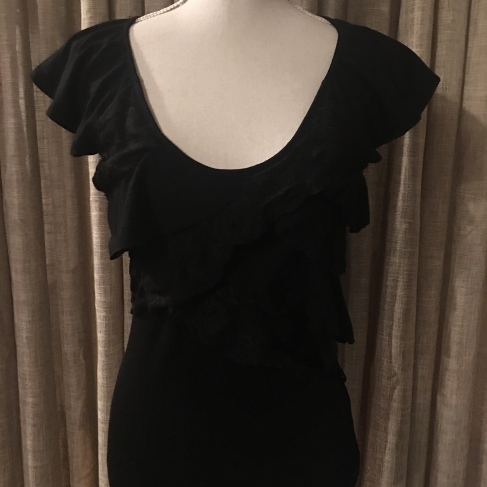 🛍 3 for $12 | black ruffled shirt